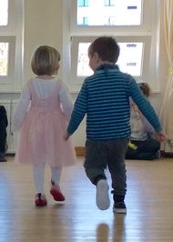 Kreativer Kindertanz für Mädchen und Jungen Kreativer Kindertanz für Mädchen und Jungen